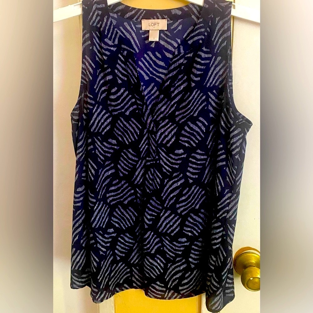 LOFT Women's Blue Sleeveless Blue Top size small